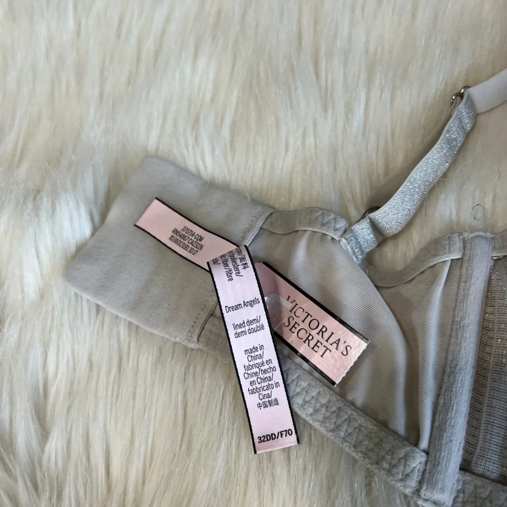 🆕 Victoria's Secret Dream Angels High Neck Chatilly Lace Demi Bra 32DD - Picture 7 of 8